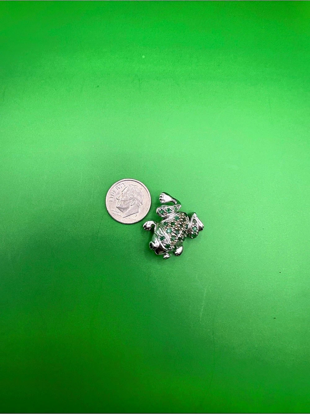 925 Sterling Silver Emerald Frog brooch .